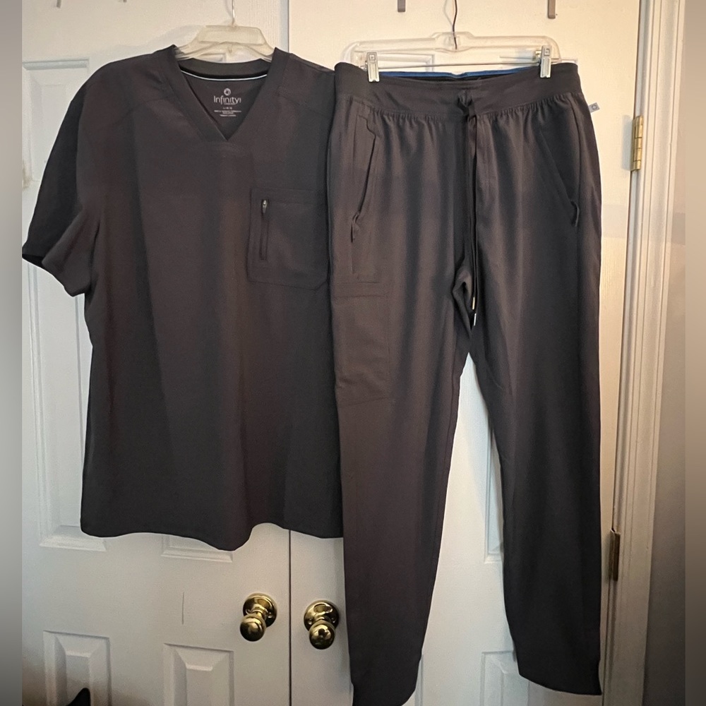Men’s Cherokee Infinity Scrubs Top & Jogger Set, Pewter Gray, Size Large, NWOT